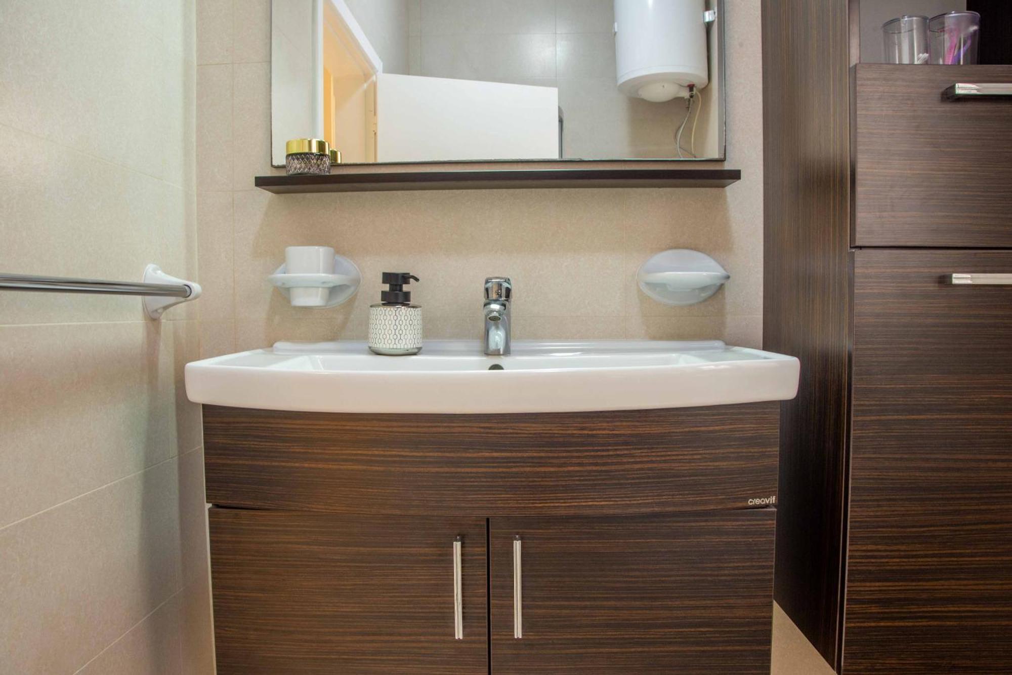 Spacious, Modern 3 Bedroom Apartment - เซนต์พอลส์เบย์ ภายนอก รูปภาพ
